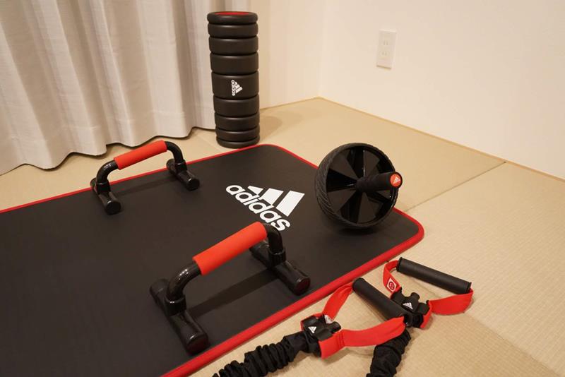 adidas　トレーニングマット　トレーニングアイテム　自宅ジム