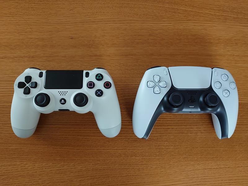PS5　コントローラー　PS4　比較
