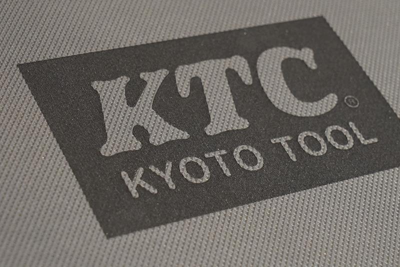京都機械工具 KTC ワークマット ミニ AYM-3 車　タイヤ交換　腹筋ローラー　膝が痛い　ブログ