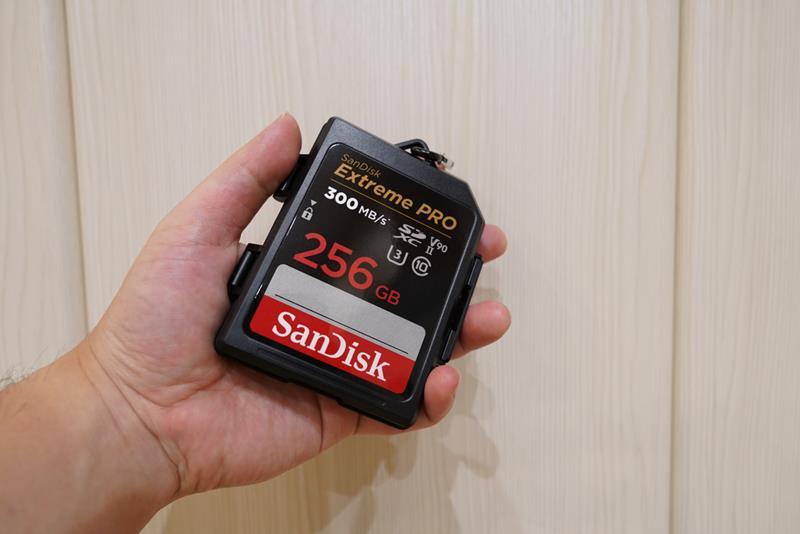 サンディスク　メモリーカードケース　カードホルダー　おしゃれ　ブログ　おすすめ　sandisk cfカードケース　SDカード　マイクロSDカード