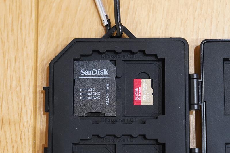 サンディスク　メモリーカードケース　カードホルダー　おしゃれ　ブログ　おすすめ　sandisk cfカードケース　SDカード　マイクロSDカード