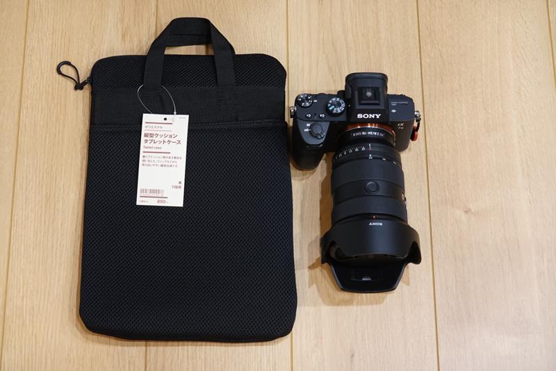 無印良品 ポリエステル 縦型クッションタブレットケース カメラバッグ ミラーレスカメラ カメラ収納 クッションバッグ ソニー a7 ブログ レビュー おすすめ 2470gm2