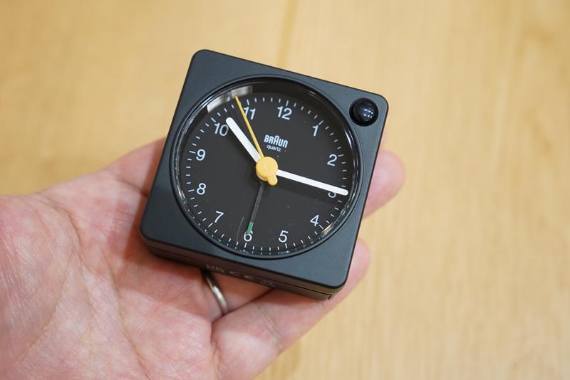 BRAUN ブラウン Analog Alarm Table Clock Black BC02XB 置き時計 卓上時計 おしゃれ ブラック コンパクト カッコいい ブログ レビュー 小さい