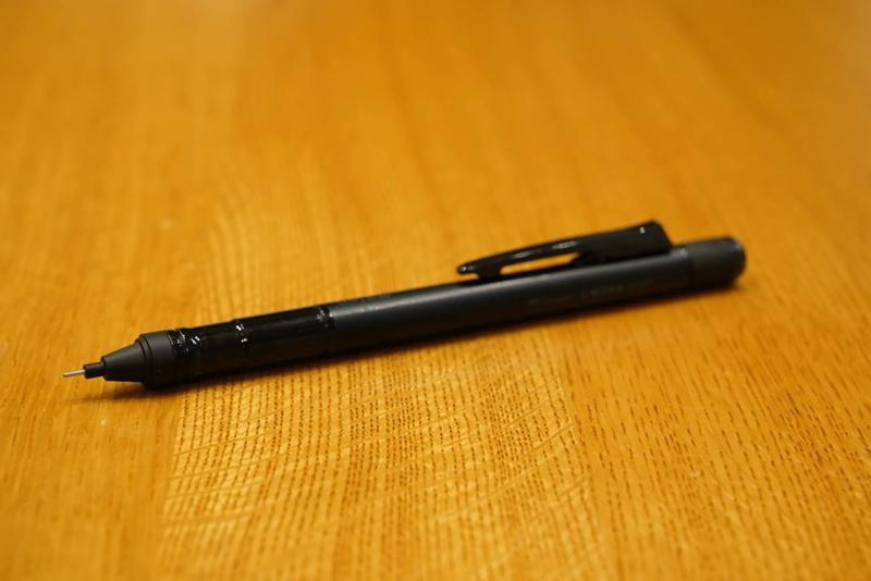 トンボ鉛筆 シャーペン 0.5mm MONO モノグラフチューン フルブラック DPA-165A　かっこいい　おしゃれ　ビジネス　使いやすい　おすすめ　ブログ　レビュー