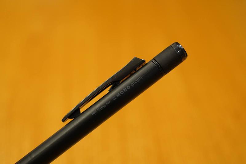 トンボ鉛筆 シャーペン 0.5mm MONO モノグラフチューン フルブラック DPA-165A　かっこいい　おしゃれ　ビジネス　使いやすい　おすすめ　ブログ　レビュー