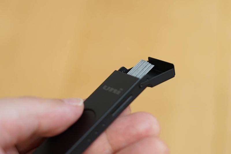 シャープ替芯 uni ユニ メタルケース HB 0.5mm　マットブラック　シャー芯　ビジネス　かっこいい　ブログ　レビュー　おすすめ